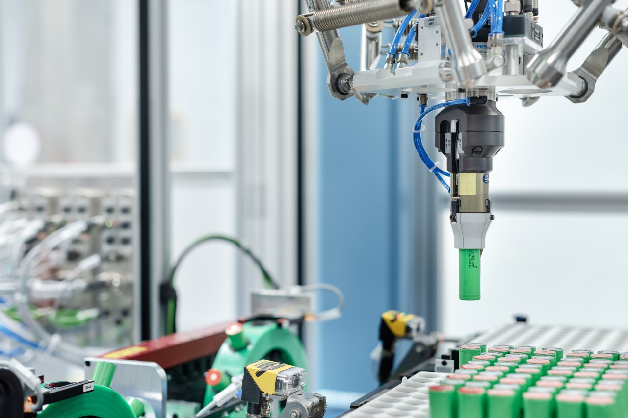 Cellules de batterie dans la phase de production