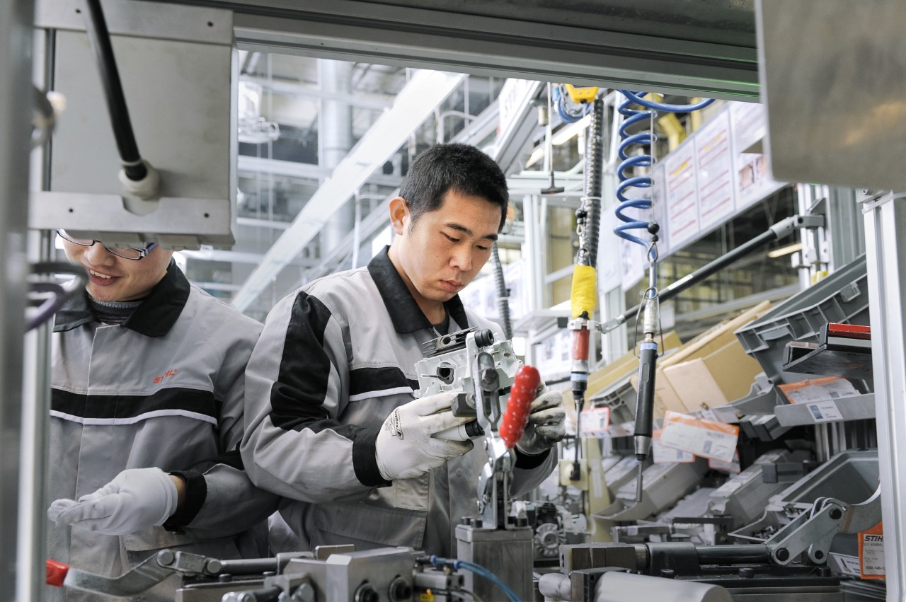 1 252 EMPLOYÉS travaillent actuellement sur près de 65 000 mètres carrés de sites de production et de bureaux.
